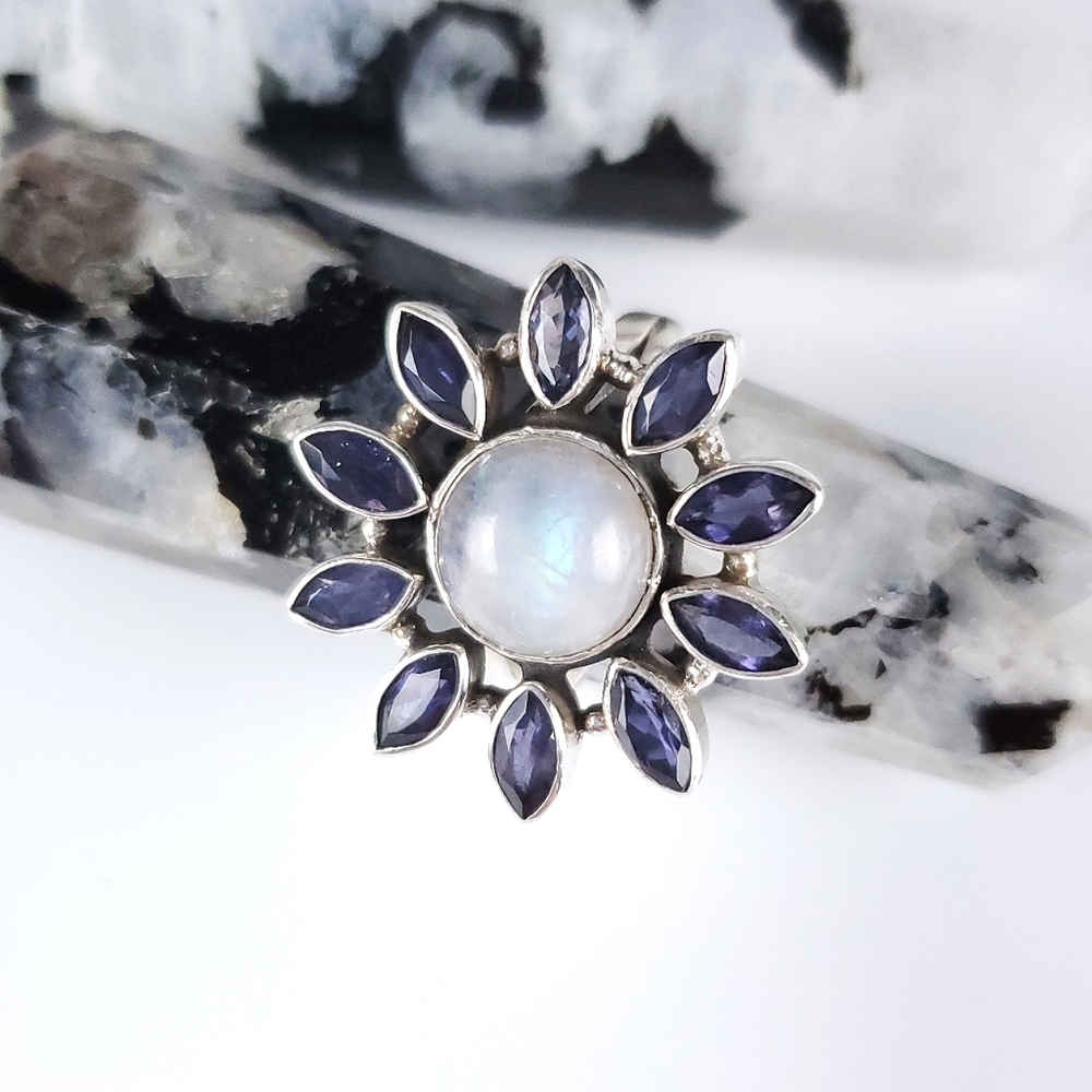 🎉HP~7/28/22🎉Sterling Silver Rainbow Moonstone and Iolite Flower Ring Size 9 - Picture 15 of 16